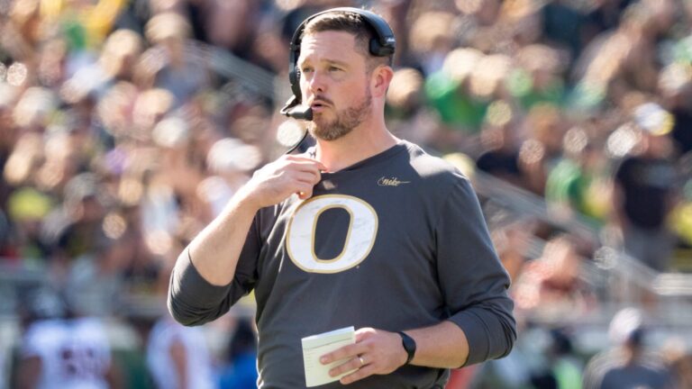 5) Oregon Ducks (193 points, 2 first-place votes)