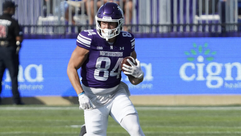54) TE Hunter Welcing, Northwestern
