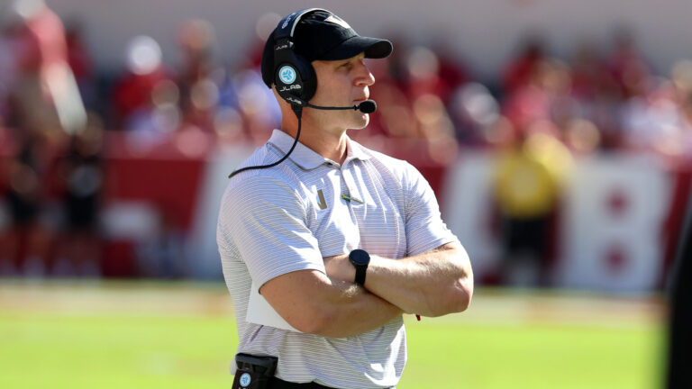 25) Vanderbilt Commodores (16 points)
