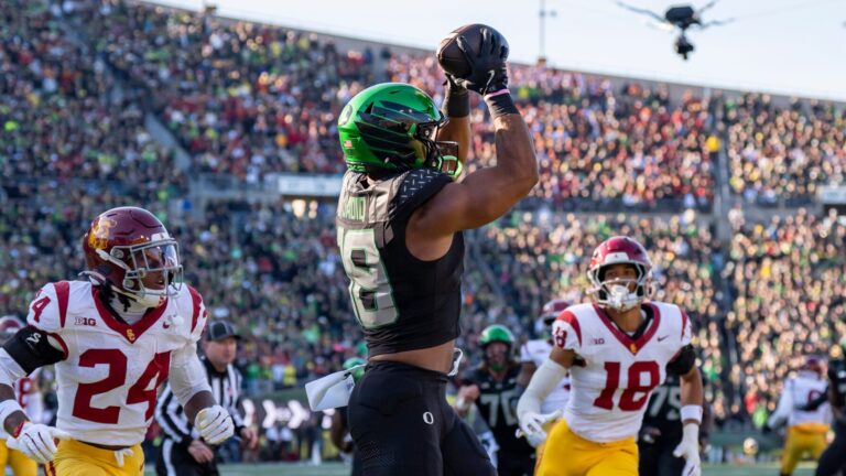 15. Kenyon Sadiq, TE, Oregon