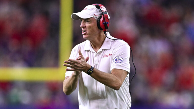 24) Houston Cougars (32 points)
