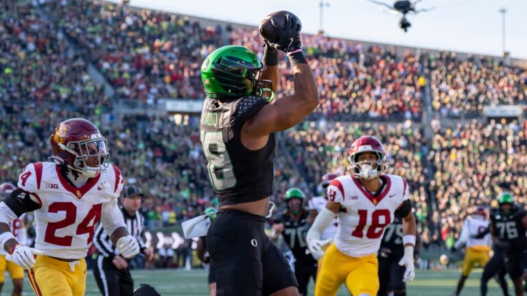 23) Philadelphia Eagles: TE Kenyon Sadiq, Oregon