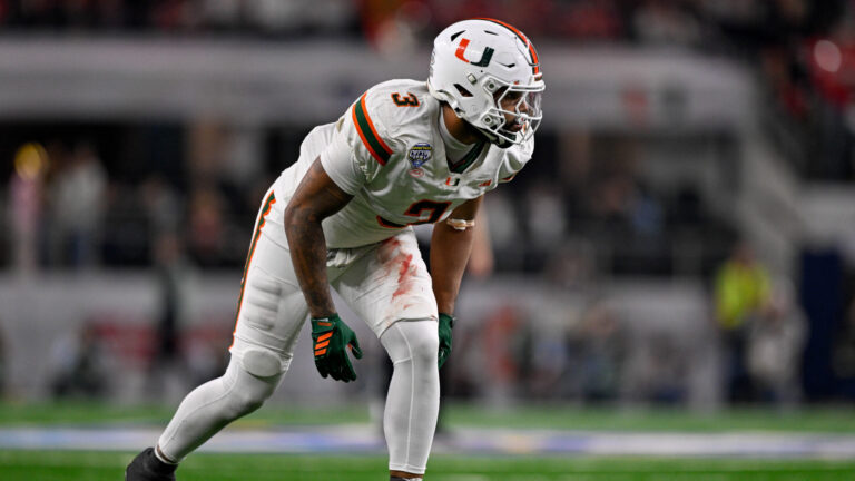 20) Dallas Cowboys (via GB): DE Akheem Mesidor, Miami