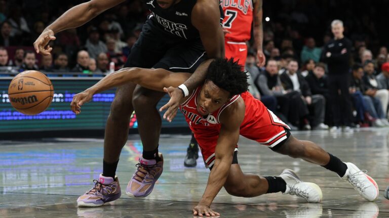 2. Chicago Bulls (24-31)