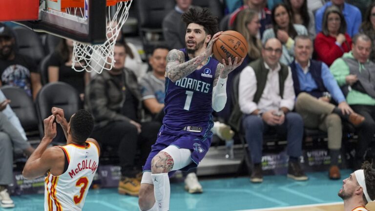 8. Charlotte Hornets (26-29)
