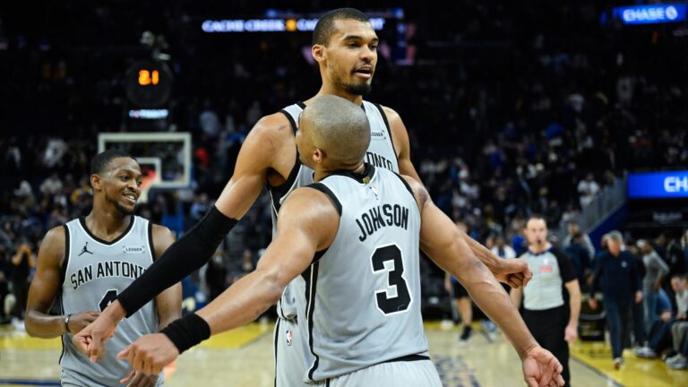 2. San Antonio Spurs (38-16)