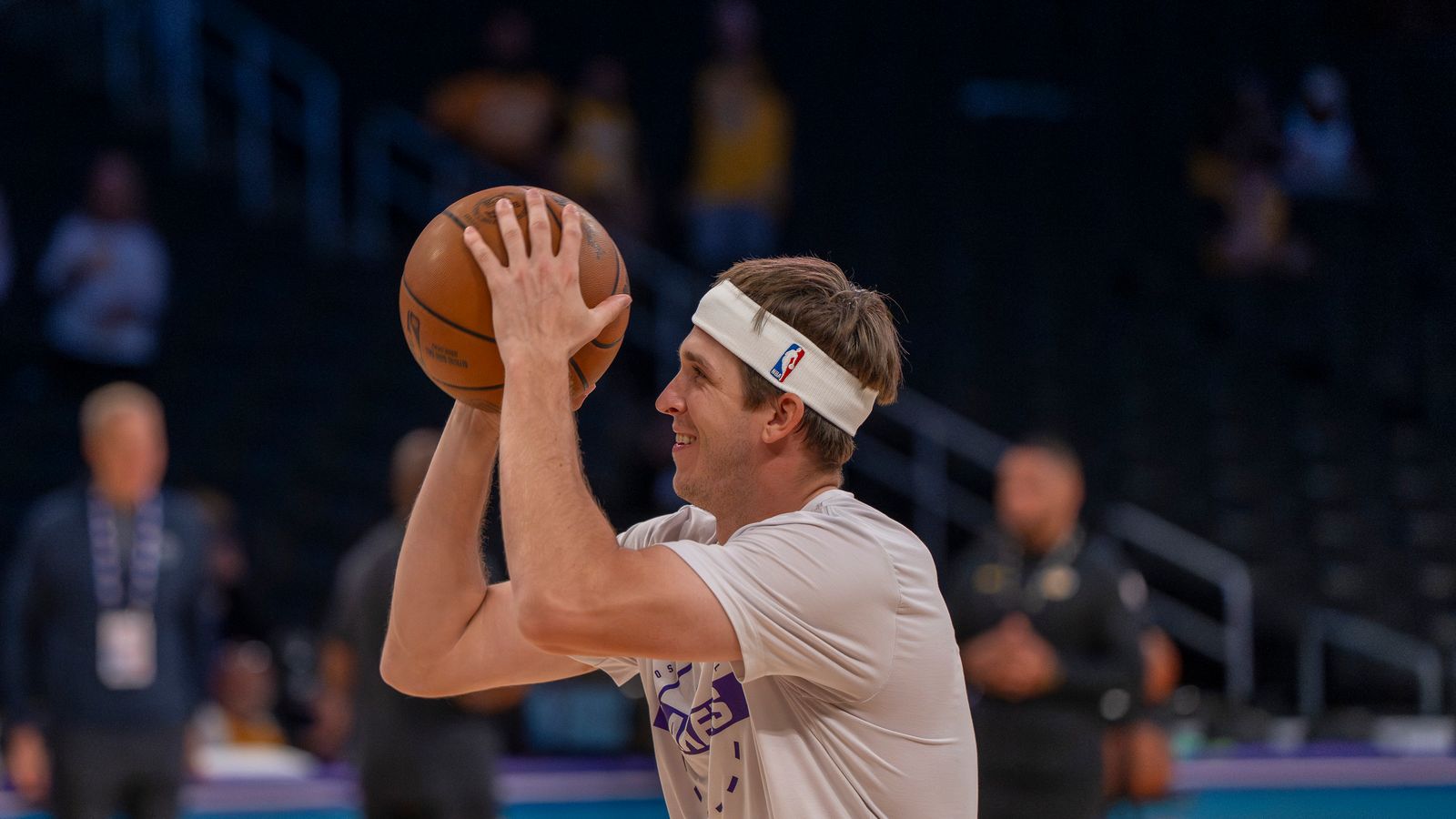 Austin Reaves Locks In During Pre-Game Warmups
