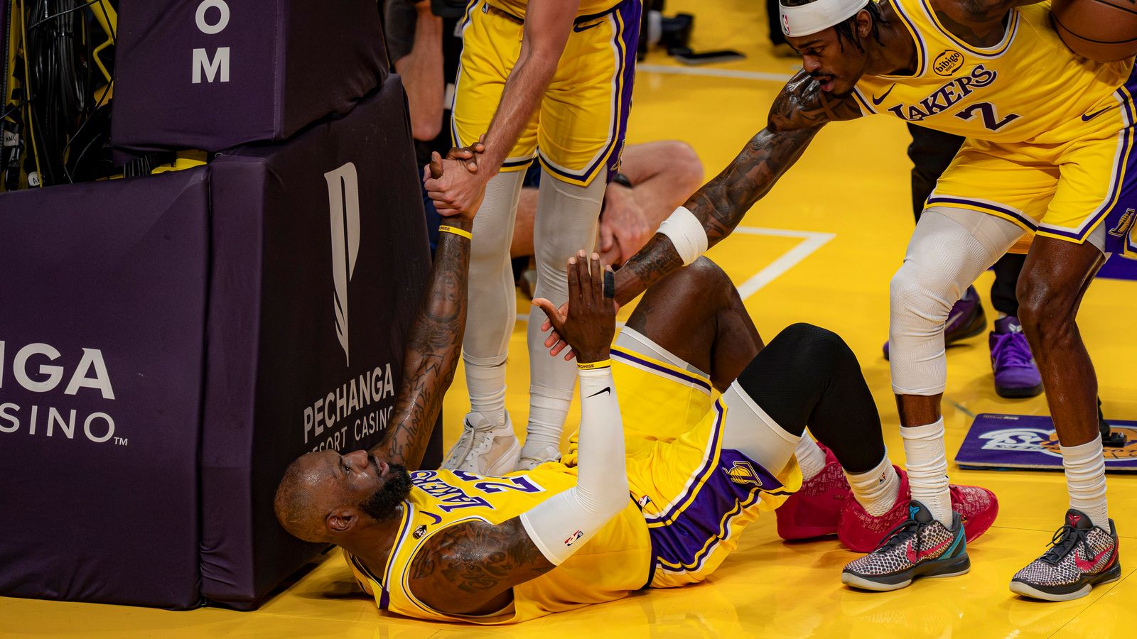Lakers Teammates Help LeBron James Up After a Hard Play