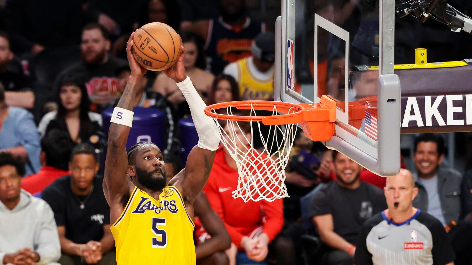 Deandre Ayton #5 of the Los Angeles Lakers dunks the ball during an NBA basketball game against the Chicago Bulls, Thursday March 12, 2026 in Los Angeles, Calif.
