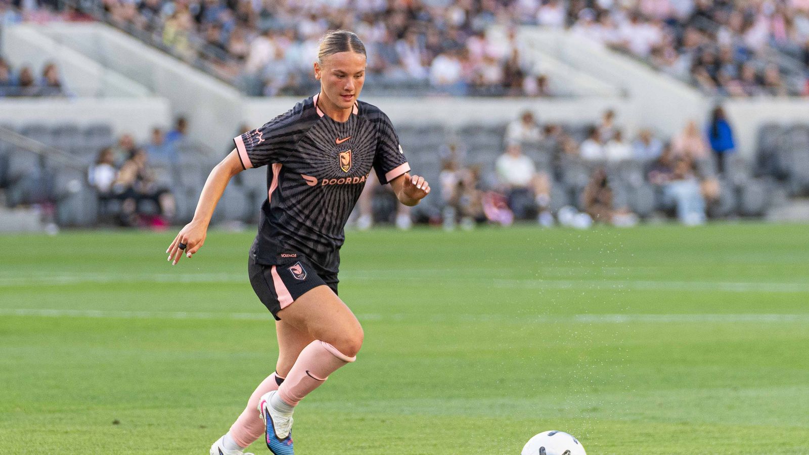 Angel City FC midfielder Kennedy Fuller
