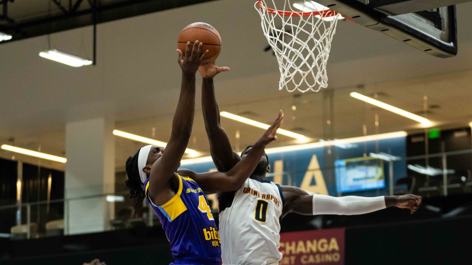 South Bay Lakers forward Arthur Kaluma