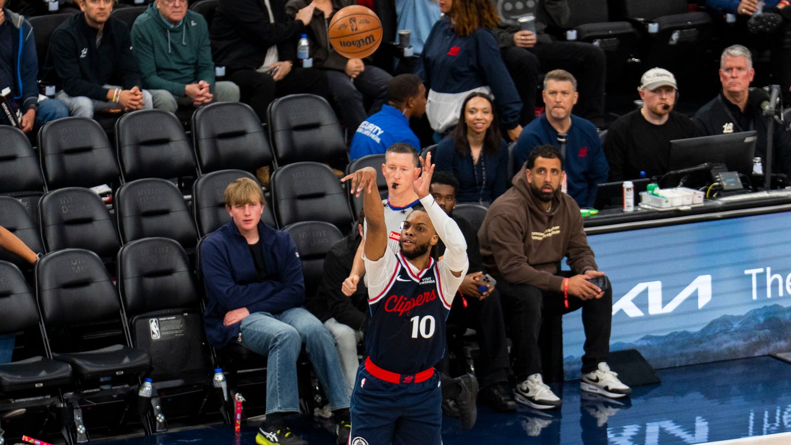 Darius Garland pulls up from long distance on the fast break
