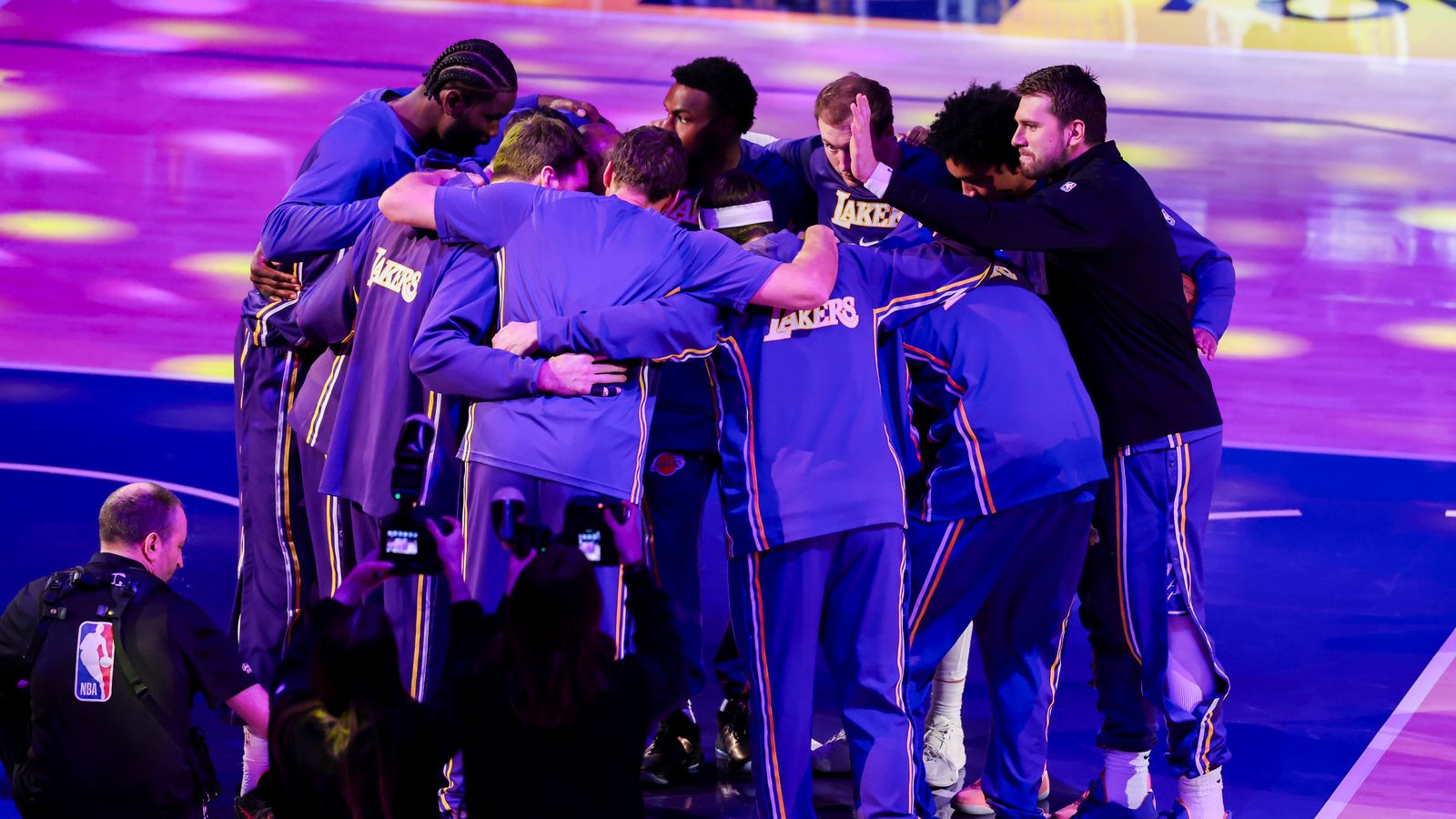Lakers huddle