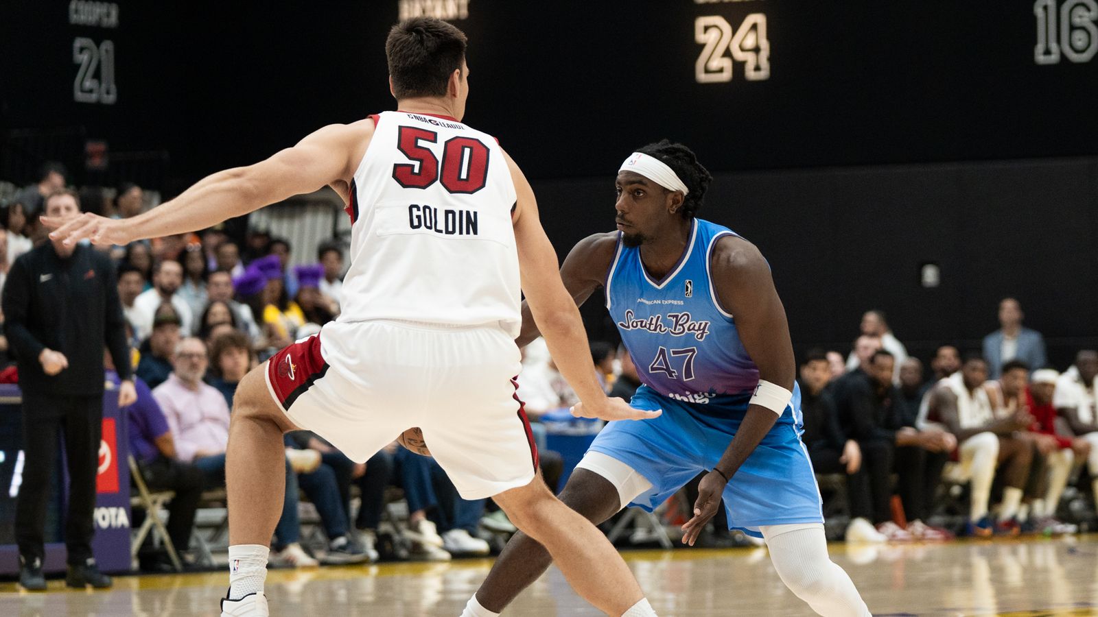 South Bay Lakers forward Arthur Kaluma (47) gets switched