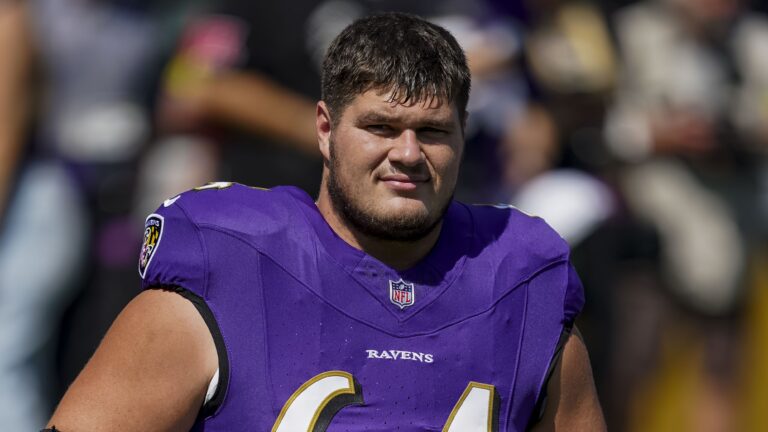 21. Tyler Linderbaum (C)