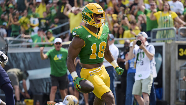 19) Carolina Panthers: TE Kenyon Sadiq, Oregon