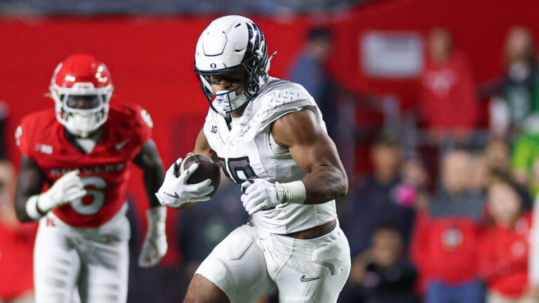 15) Tampa Bay Buccaneers: TE Kenyon Sadiq, Oregon