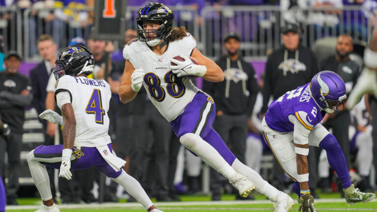 TE Charlie Kolar Bolsters the Bolts' Blocking
