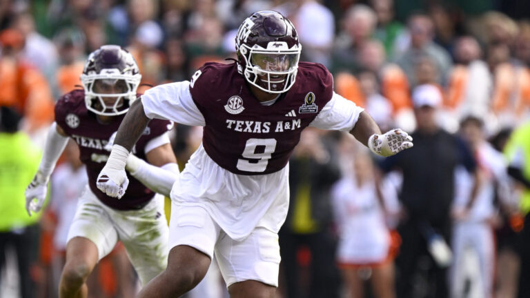 29) Kansas City Chiefs (via LAR): EDGE Cashius Howell, Texas A&M