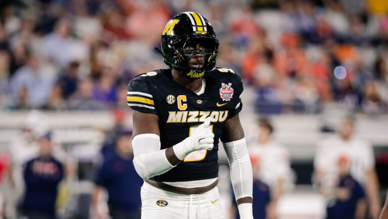 25) Chicago Bears: EDGE Zion Young, Missouri