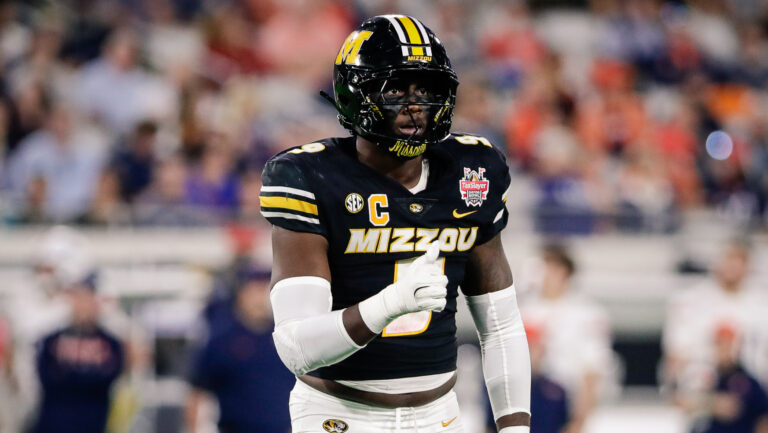 25) Chicago Bears: DE Zion Young, Missouri