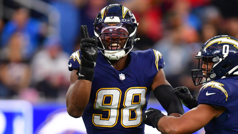 20) Commanders Sign EDGE Odafe Oweh