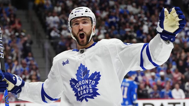 Avalanche acquire Nicolas Roy from Maple Leafs