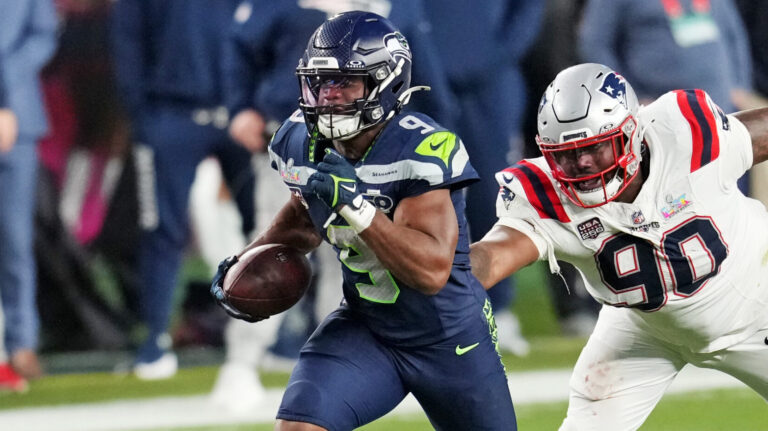 12) Chiefs Sign RB Kenneth Walker III