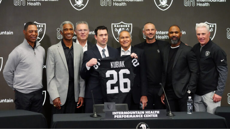 Mendoza Fits Klint Kubiak's New Offensive System