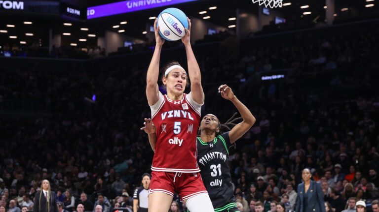 Dearica Hamby Anchors Vinyl with High-Scoring Games