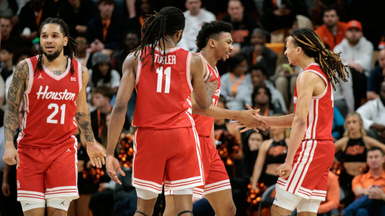 4) Houston Cougars