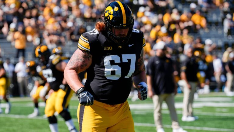 62) Denver Broncos: IOL Gennings Dunker, Iowa