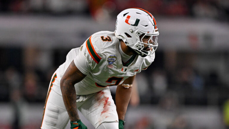 15) Tampa Bay Buccaneers: EDGE Akheem Mesidor, Miami