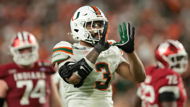 15) Tampa Bay Buccaneers: EDGE Akheem Mesidor, Miami