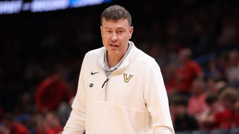 15) Vanderbilt Commodores