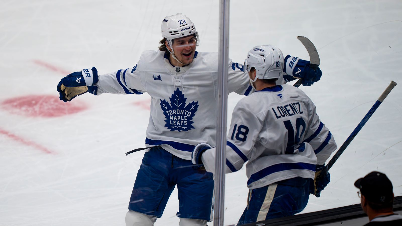 Maple Leafs Steven Lorentz (18) celebrating a goal