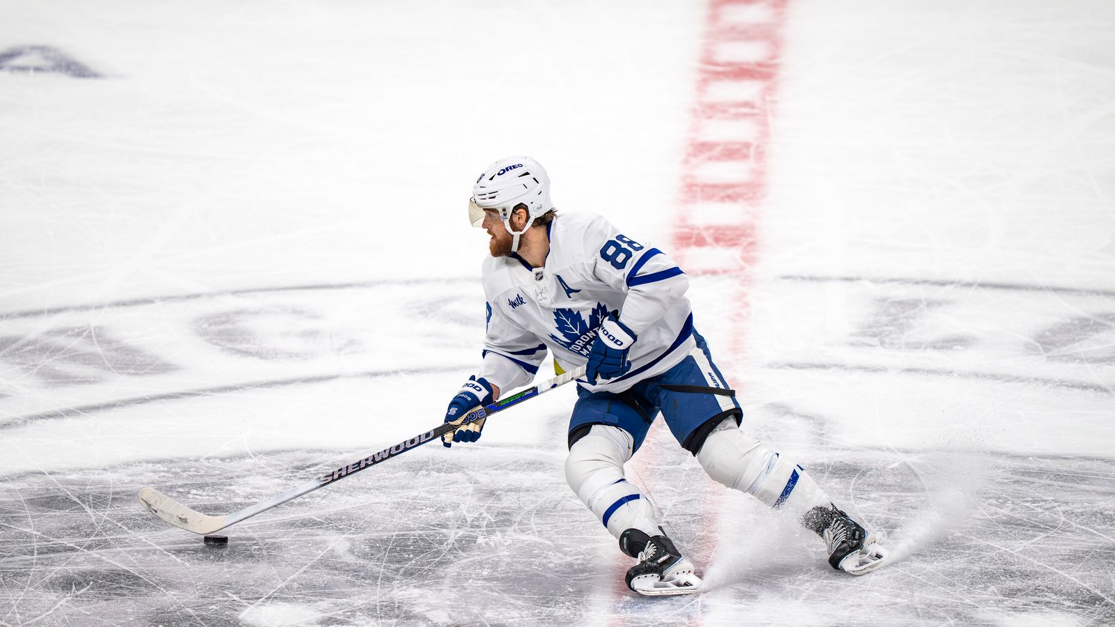 Maple Leafs William Nylander (88) skating with the puck