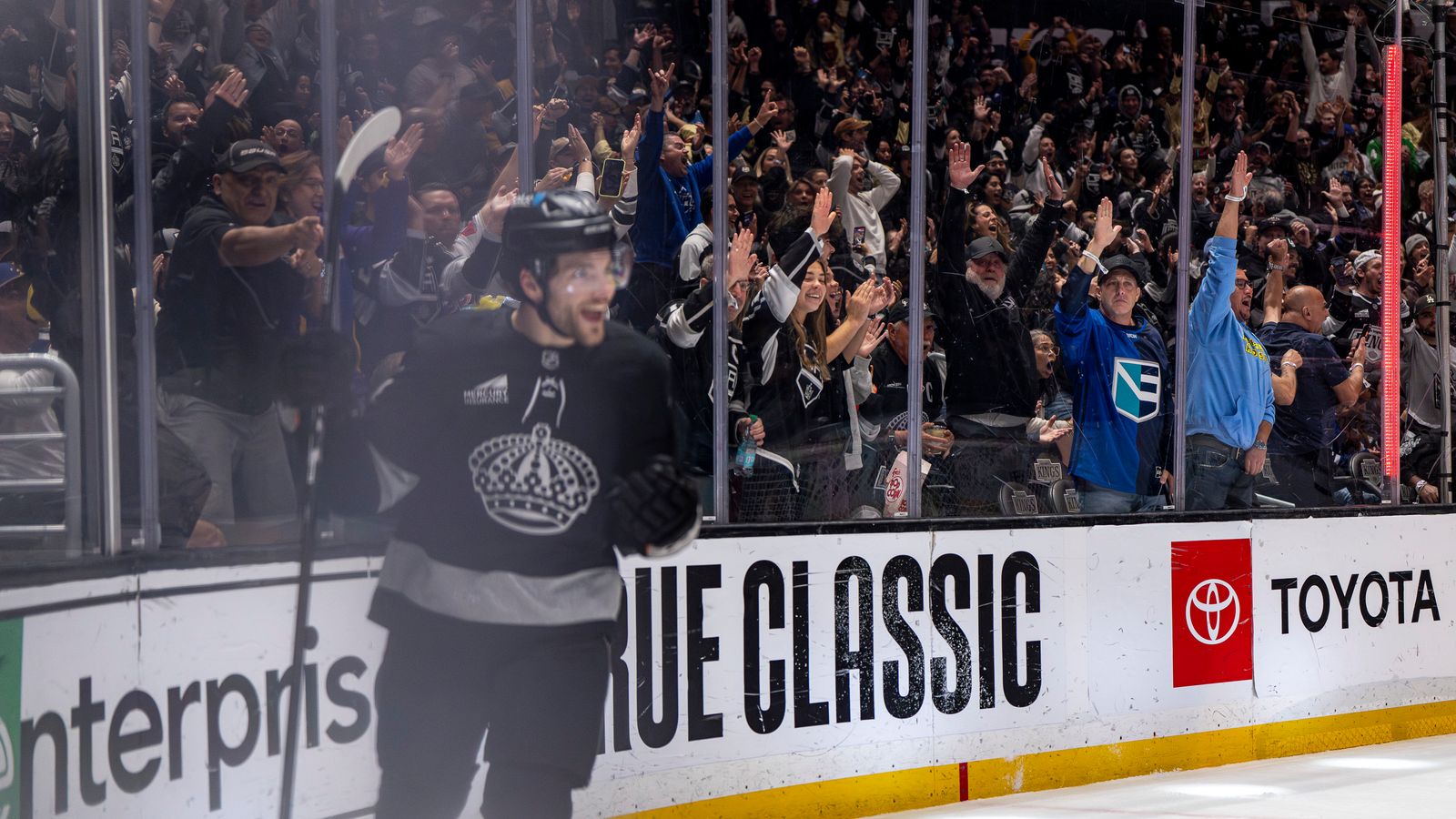Kings Scott Laughton (21) celebrating a goal