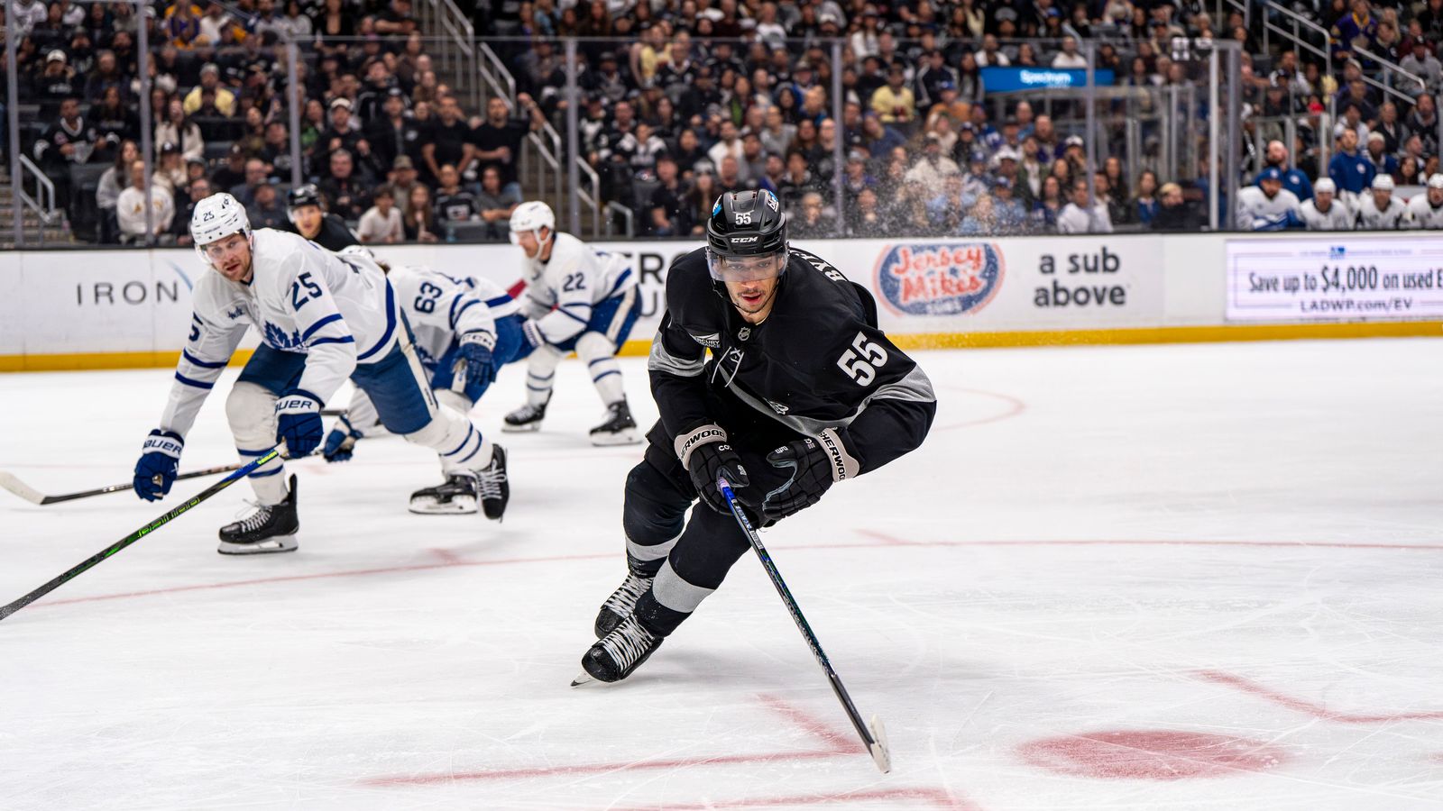 Kings Quinton Byfield (55) skating with the puck