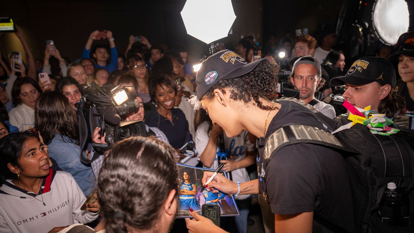 MOP Lauren Betts Signs for Fans