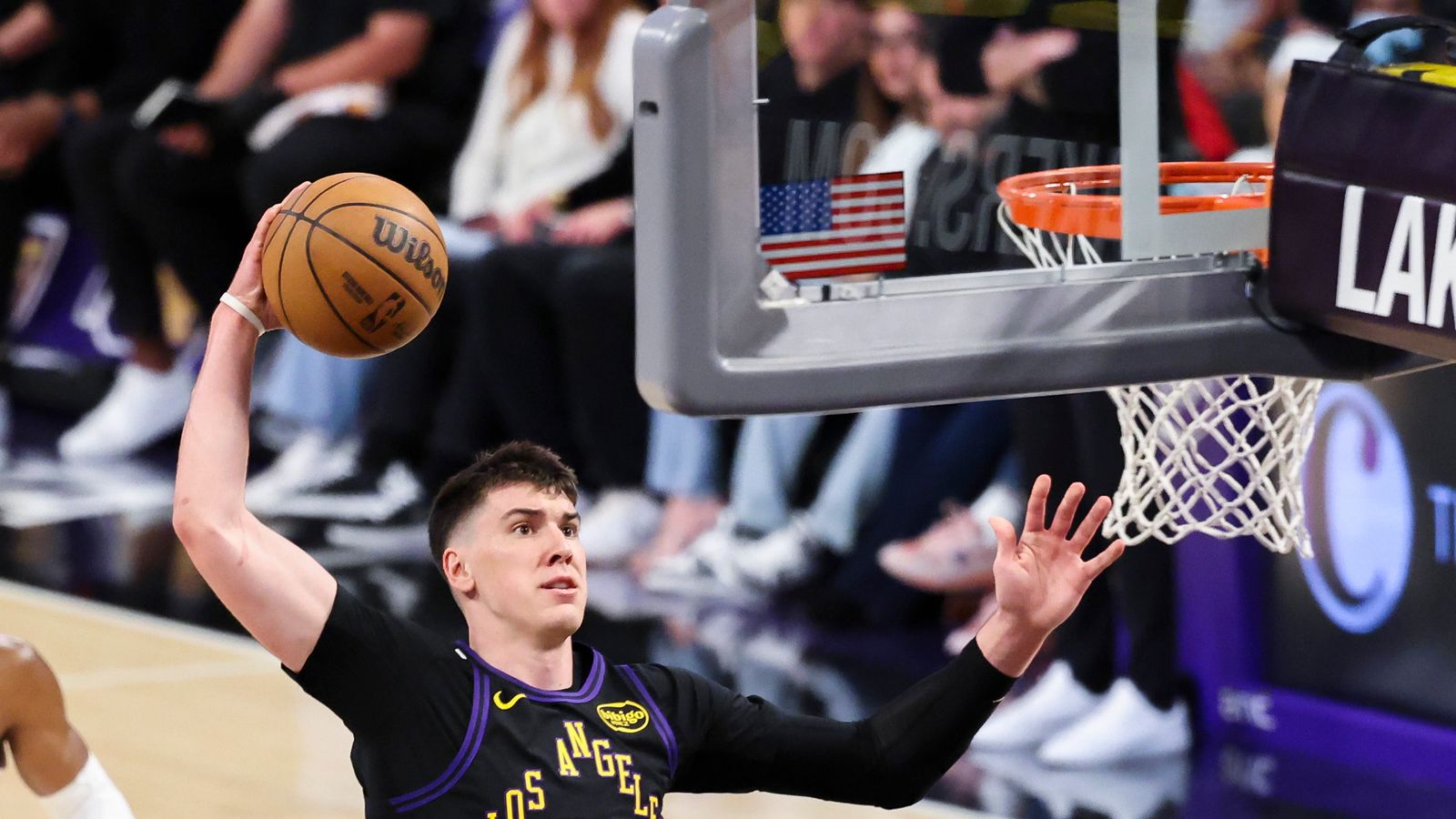 Bench Spark: Jake LaRavia finishes strong at the rim