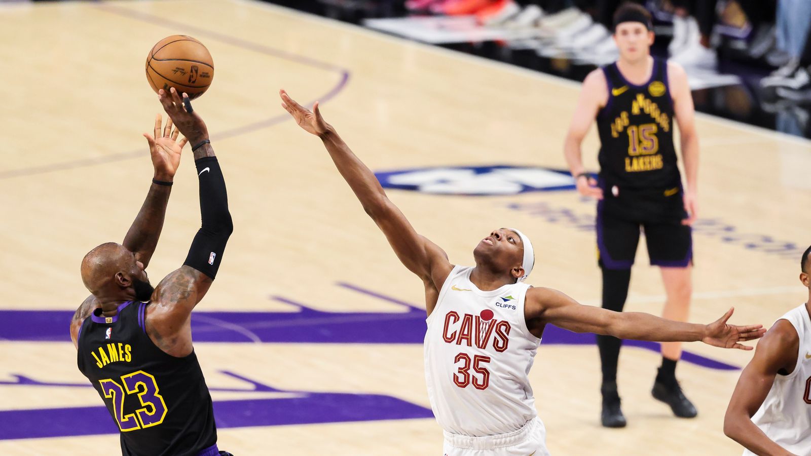 Pure Concentration: LeBron James shoots over Nae’Qwan Tomlin