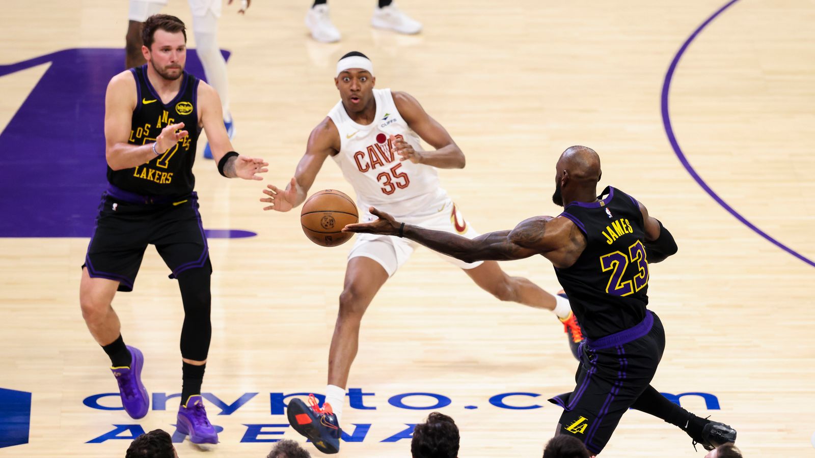 Hustle Play: LeBron James dives to save a ball in front of Luka Dončić