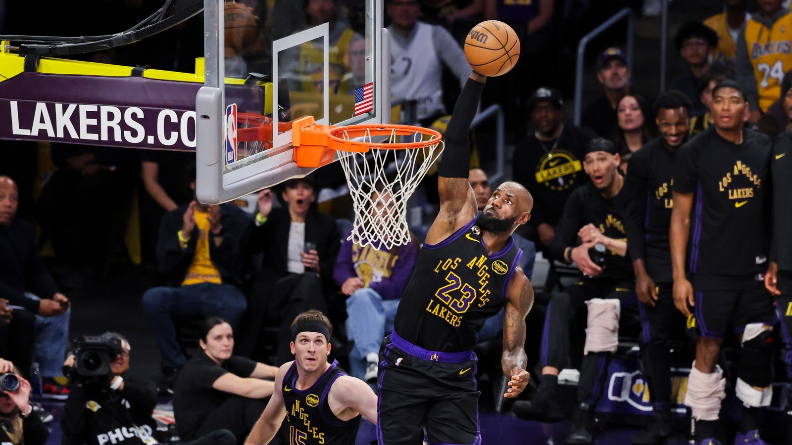 Encore Slam: LeBron James adds another highlight dunk to his record-breaking night