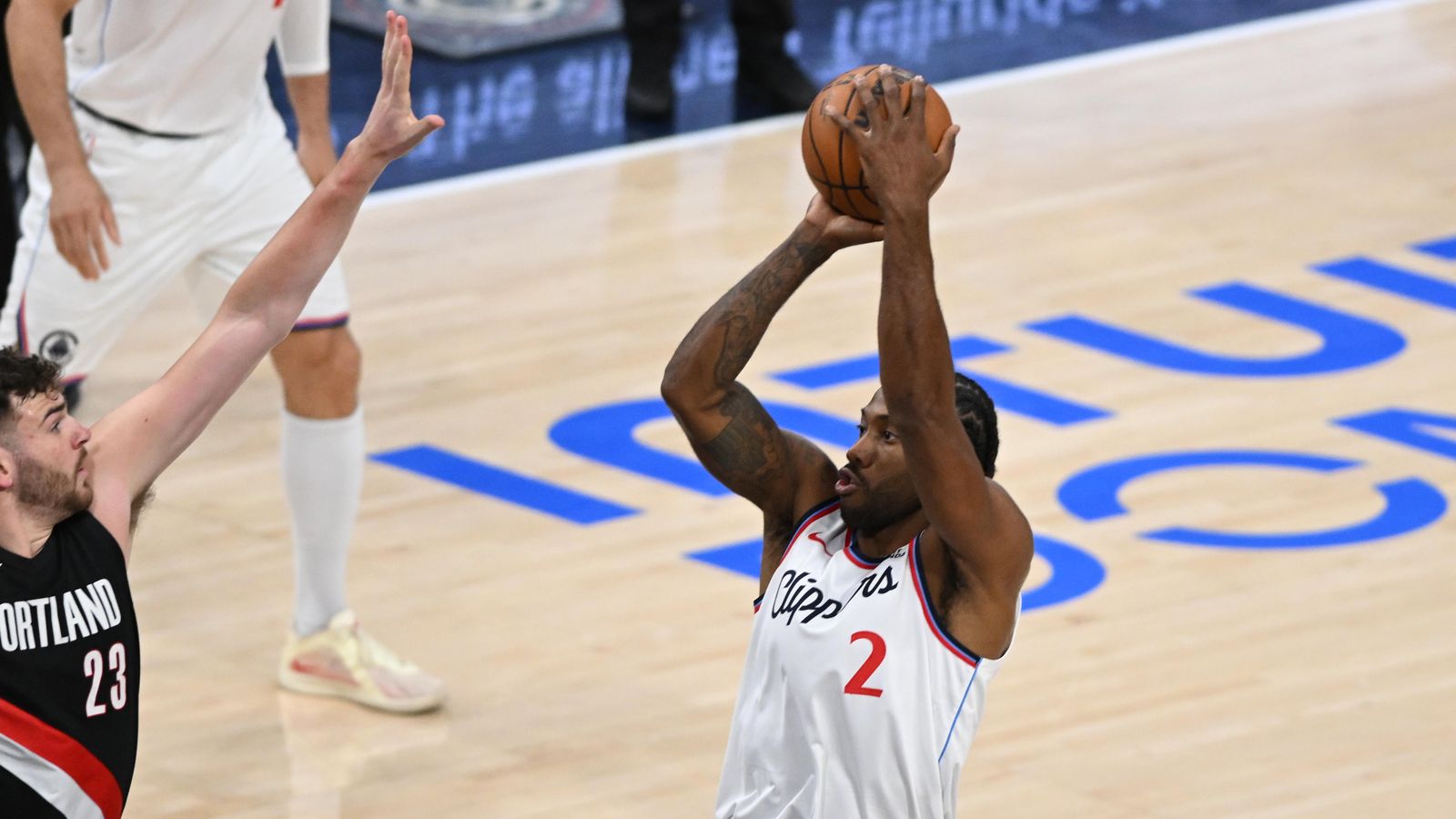 Mid-Range Master: Kawhi Leonard rises for his signature jump shot