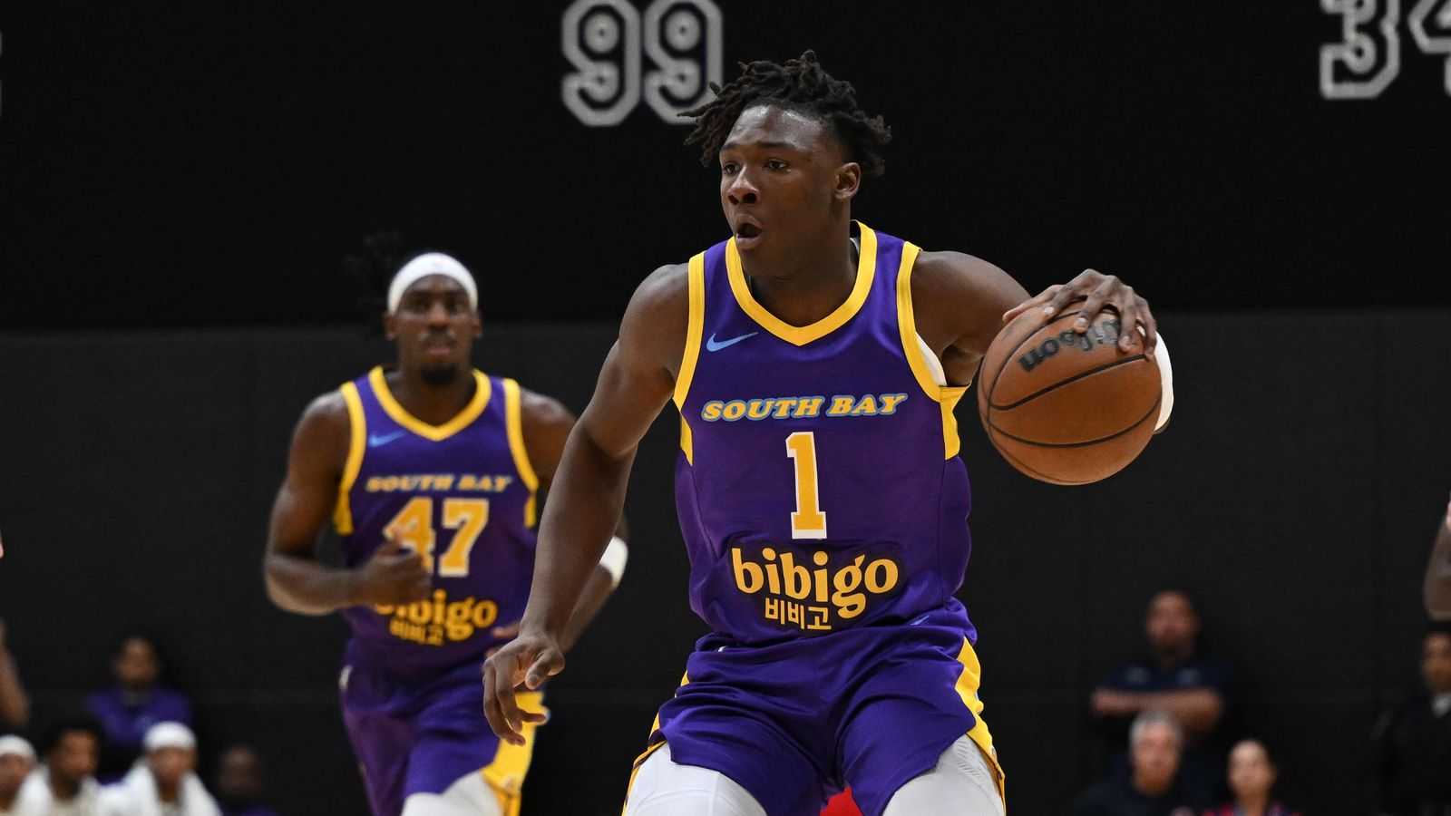 Floor General: Adou Thiero surveys the court on the break