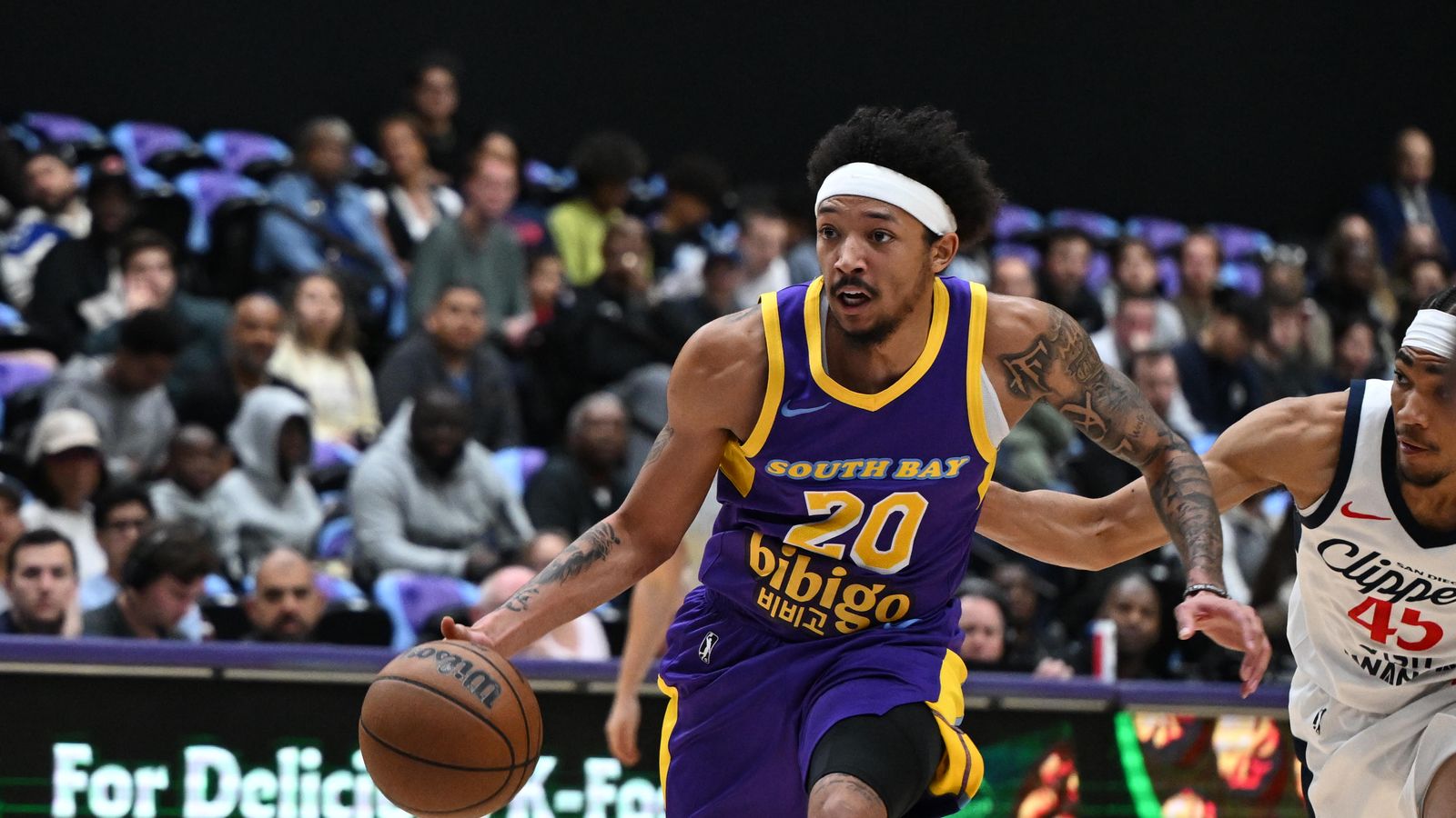 Shift in Momentum: Nick Smith Jr. makes a decisive move in the lane
