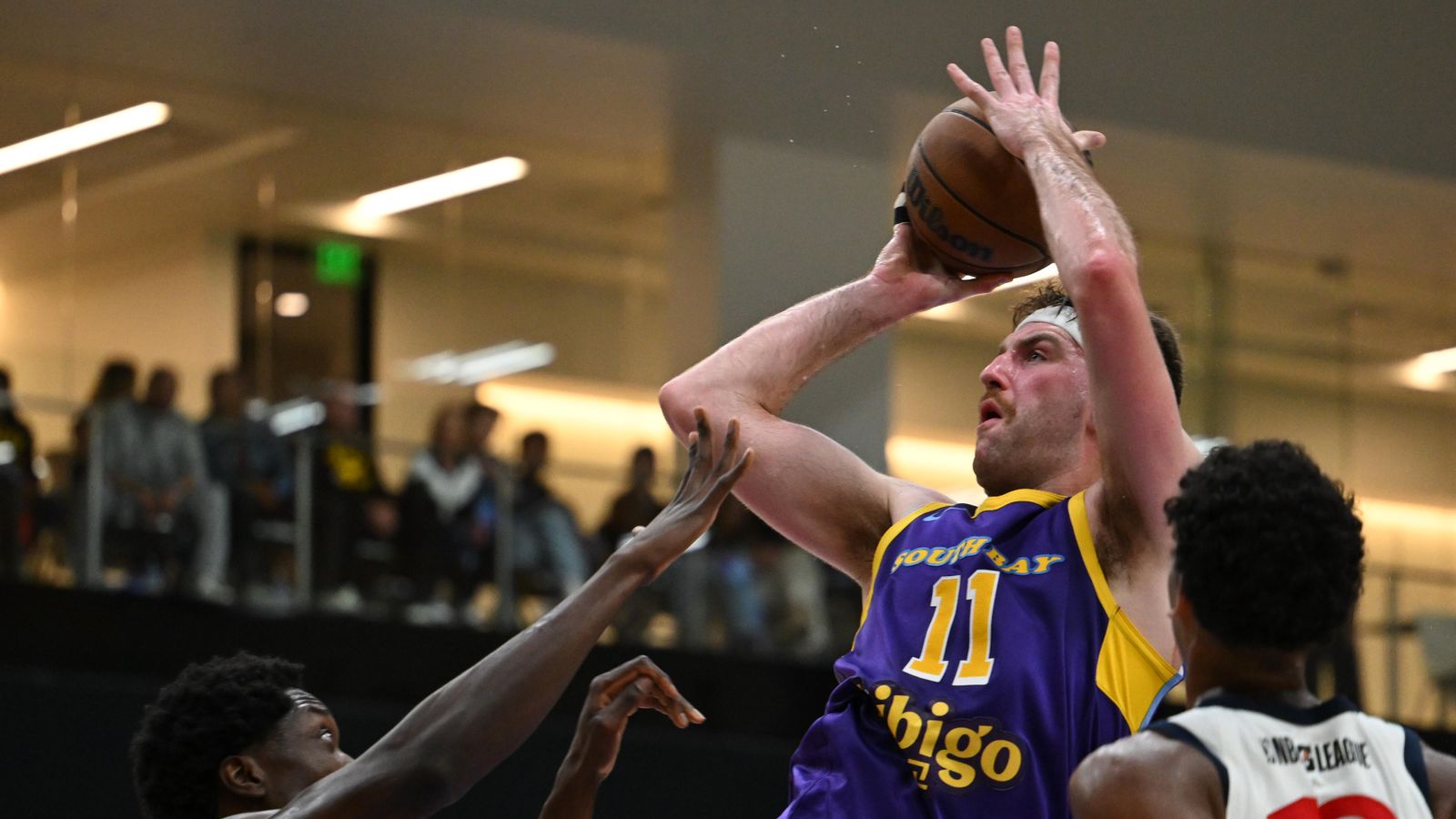 Pure Stroke: Drew Timme pulls up for a mid-range jumper