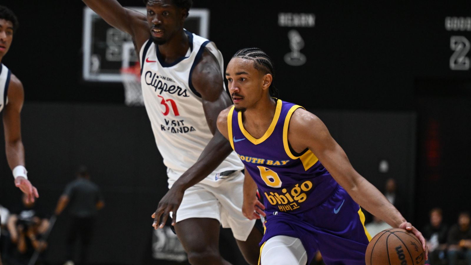 Aggressive Drive: Kobe Bufkin attacks the rim with purpose
