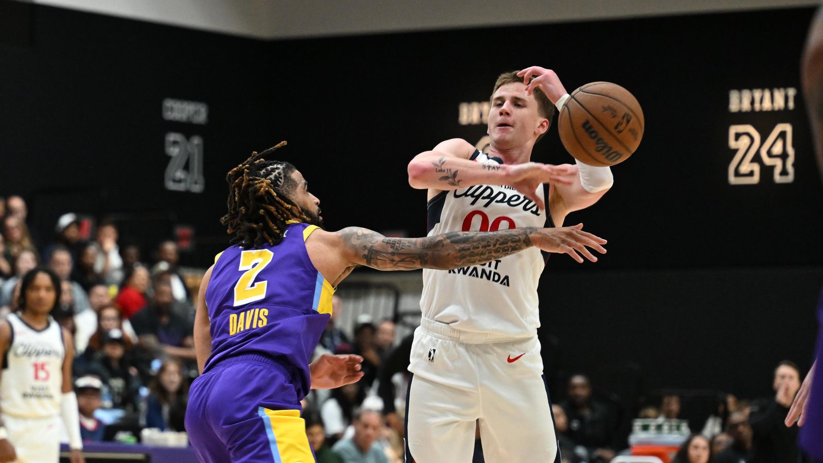 Defensive Pressure: Sean Pedulla loses the handle under tight coverage